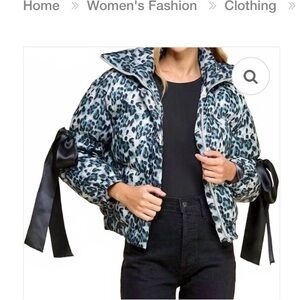 TCEC Blue Leopard Print Puffer Jacket with Black Bows, Size Large, *NWOT